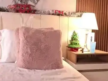 Chaturbate Live Sex Cam of luna_star__18