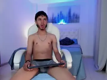 Chaturbate Nude Webcam of mikhellennox