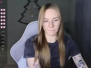 Chaturbate Live Sex Cam of littlevildevil