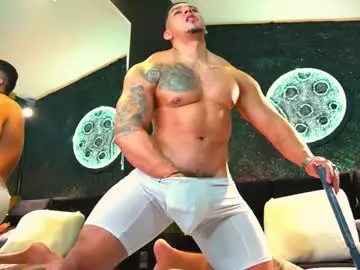 Chaturbate Live Sex Cam of massimowalton2