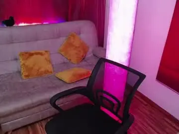 julieta_byxi from chaturbate