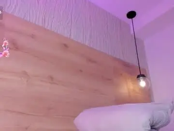 Chaturbate Live Sex Cam of bella_luvs