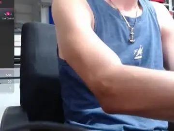 Chaturbate Live Sex Cam of jhosuamoore2