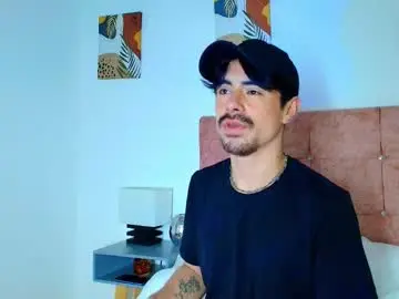 Chaturbate Live Sex Cam of ethan_briggs