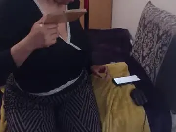 Chaturbate Live Sex Cam of xxxbustybabe27x