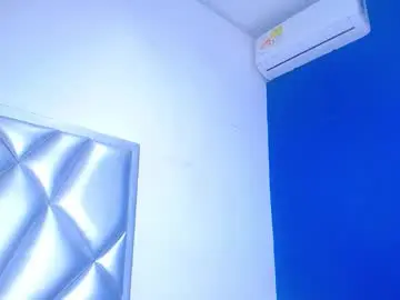 Chaturbate Live Sex Cam of goldenn_ass1