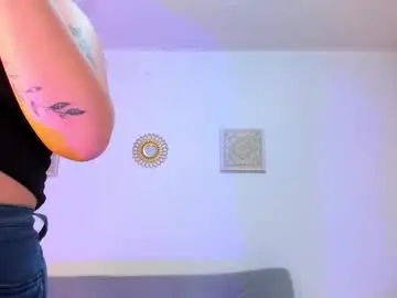 Chaturbate Live Sex Cam of emi_carter