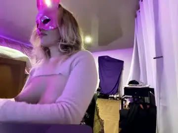 Chaturbate Live Sex Cam of scarlet_whisper