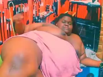 Chaturbate Live Sex Cam of ebonyhotbuns4u2luv