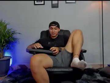 Chaturbate Adult Webcams of ronnie_canford