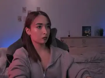 yourjullymoon from chaturbate