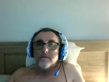 Chaturbate Live Porn of ozzie_male77