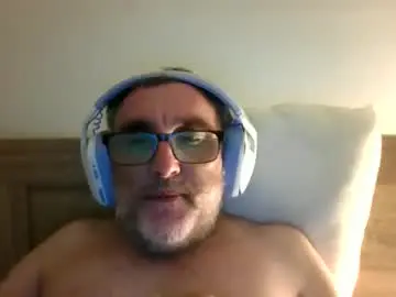 ozzie_male77 from chaturbate