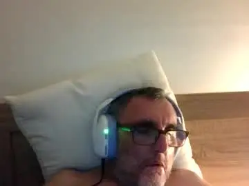 Chaturbate Free Porn Cam of ozzie_male77