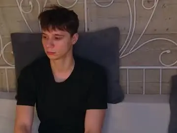 Chaturbate Live Sex Cam of hugebangins_