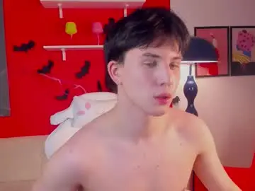 Chaturbate Best live sex cam show of adrianoaubert