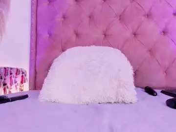 Chaturbate Live Sex Cam of amber_18x