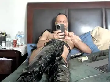 Chaturbate Adult Video Chat of kinkyguy323232