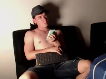 Chaturbate Free Porn Cam of harry_brown2324