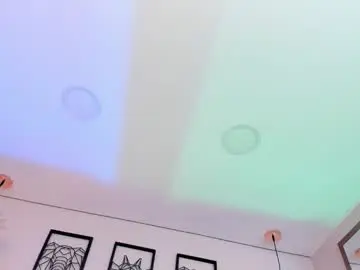 Chaturbate Live Sex Cam of ari_lynn_