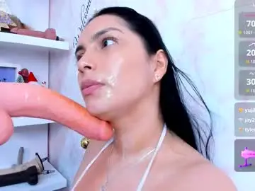 Chaturbate Live Sex Cam of evelinn_belen