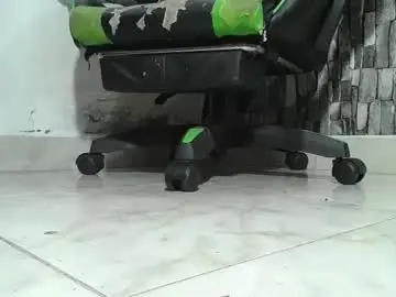 Chaturbate Live Sex Cam of srfindomfeet_