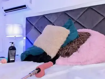 Chaturbate Watch Live Sex Cams of luciacollinss_