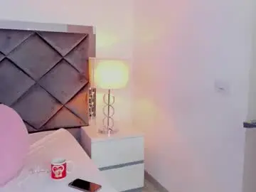 Chaturbate Live Sex Cam of luciacollinss_