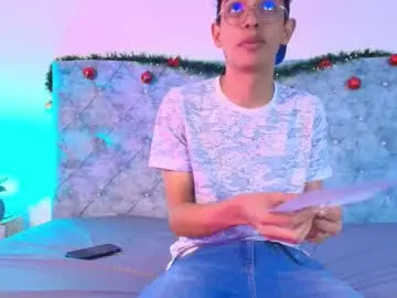 Chaturbate Watch Live Sex Cams of maxfrost_1