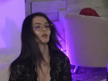 Chaturbate Live Sex Cam of glamourousmom