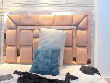 Chaturbate Live Sex Cam of kiarah_cowell