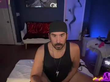 Chaturbate Free Porn Cam of mistermikey24