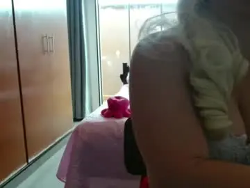 Chaturbate Live Sex Cam of hot_wiffe