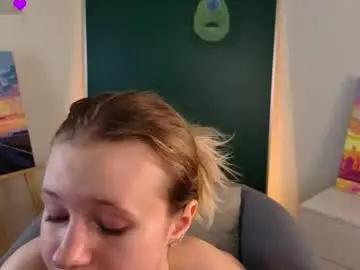 Chaturbate Free Live Porn of emilyhewell