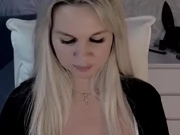 Chaturbate Watch Live Sex Cams of evarelusionj