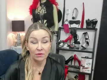 crystalxohotty from chaturbate