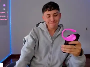 Chaturbate Live Sex Cam of oliver_kyy