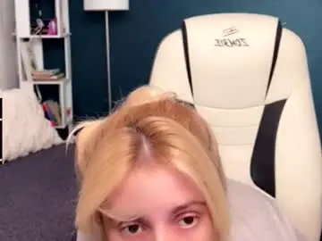 Chaturbate Live Sex Cam of super_peach_stream