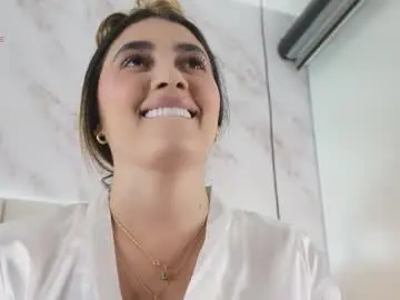 Chaturbate Adult Video Chat of annyy_rosse