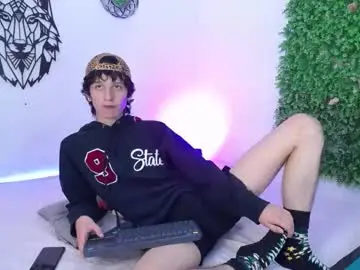 Chaturbate Live Sex Cam of emmo_boy