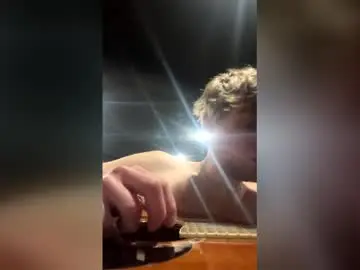 Chaturbate Free Porn Cam of bigskinnyboyshh