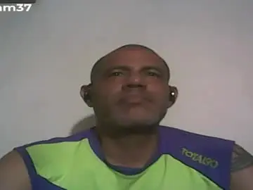 Chaturbate Live Sex Cam of retlam37