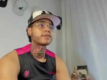 Chaturbate Best live sex cam show of santi_xximo