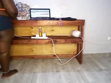 Chaturbate Live Sex Cam of queenkiah