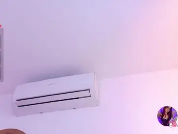 Chaturbate Live Sex of emilyy_bank