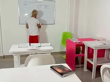 Chaturbate Adult Webcams of iambarbiesecret