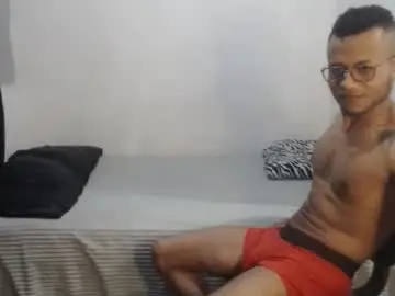 Chaturbate Live Sex Cam of ian_tuner