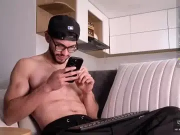 Chaturbate Sex Chat of phantom_bigger1