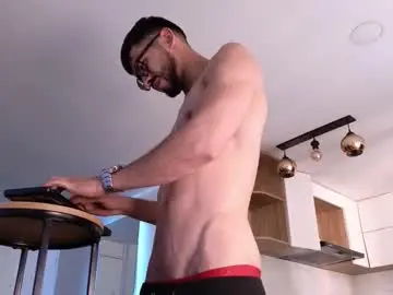 Chaturbate Live Sex of phantom_bigger1