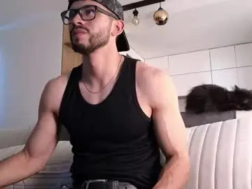 Chaturbate Free Live Porn of phantom_bigger1